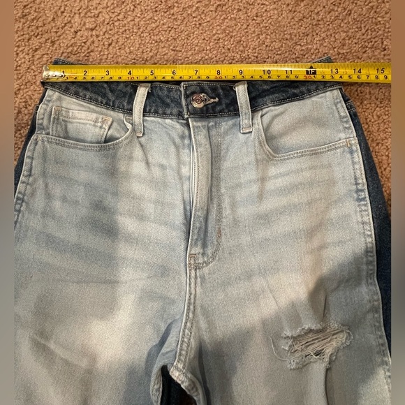 HOLLISTER Two-Tone Ultra High Rise Mom Jeans - Picture 5 of 9